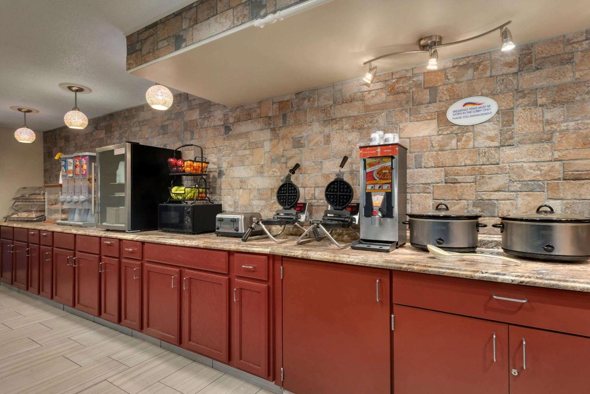 Baymont By Wyndham Muncie Near Ball State University Exterior foto